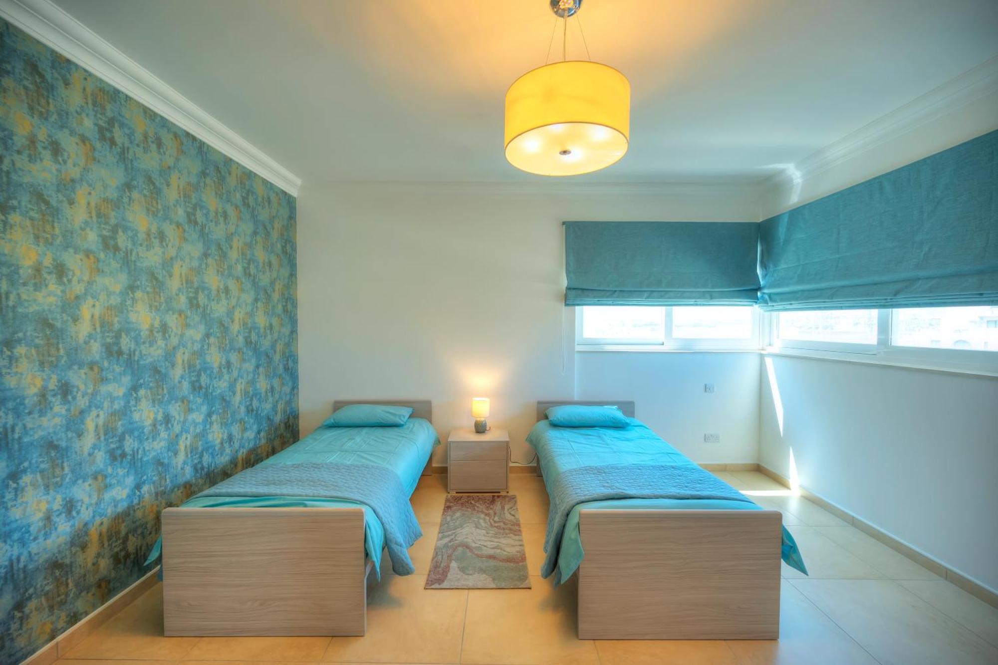 Cambridge * Sliema