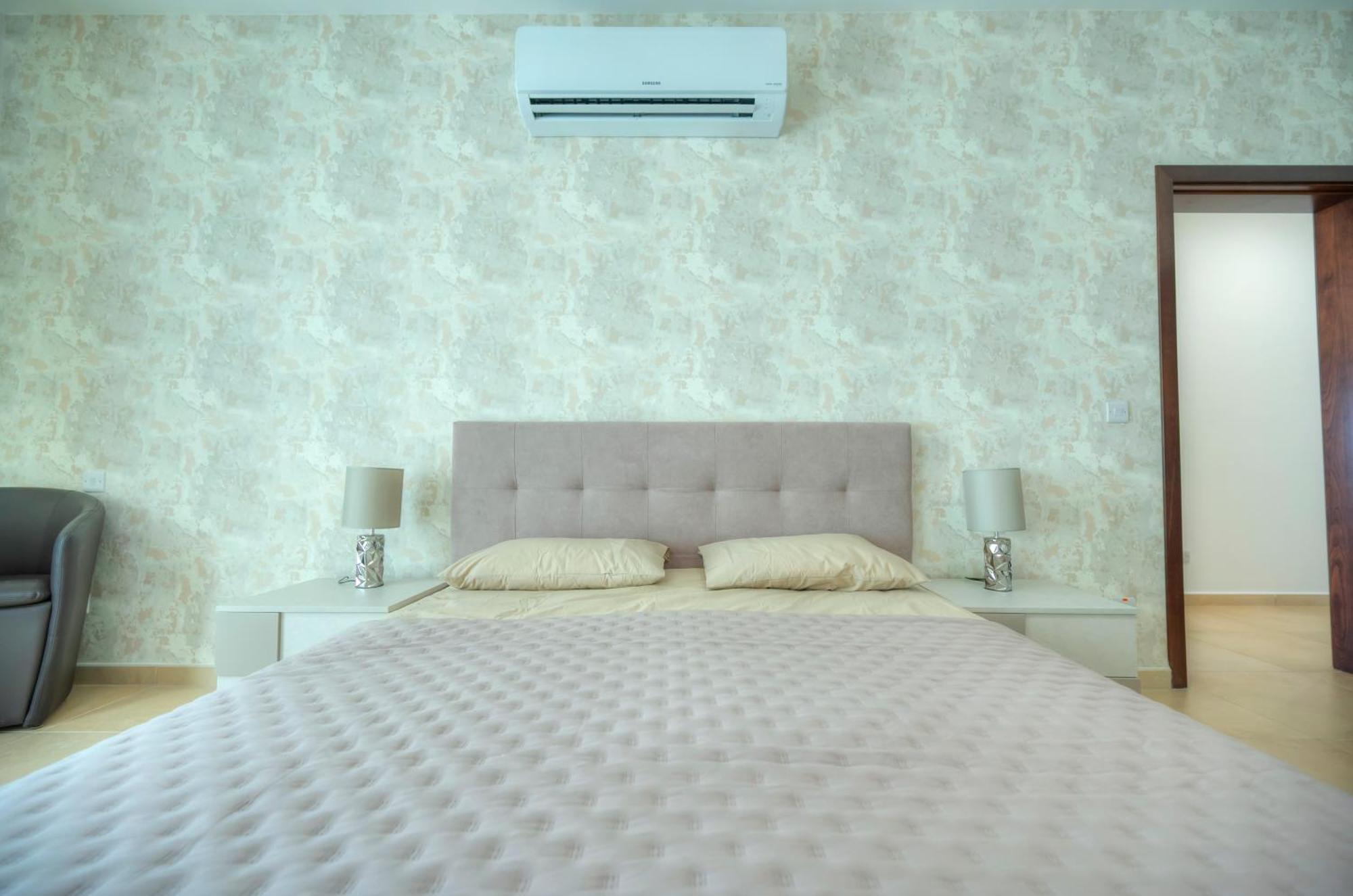 Cambridge Apartment *